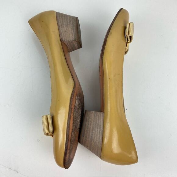 SALVATORE FERRAGAMO Vera Bow Patent Pump 6 B - Picture 7 of 13